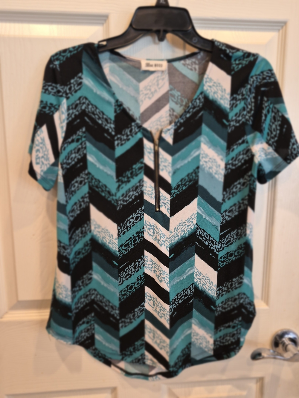 5/25 Teal Chevron Split-Neck Women's Top